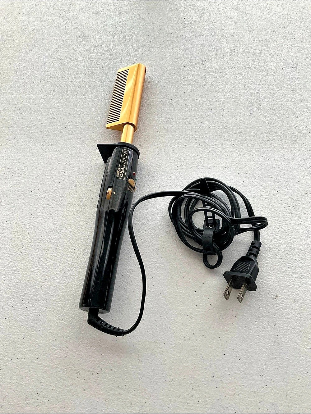 Infiniti Pro by Conair Gold Ceramic Straightening Brush Black & Gold Hair Tool
